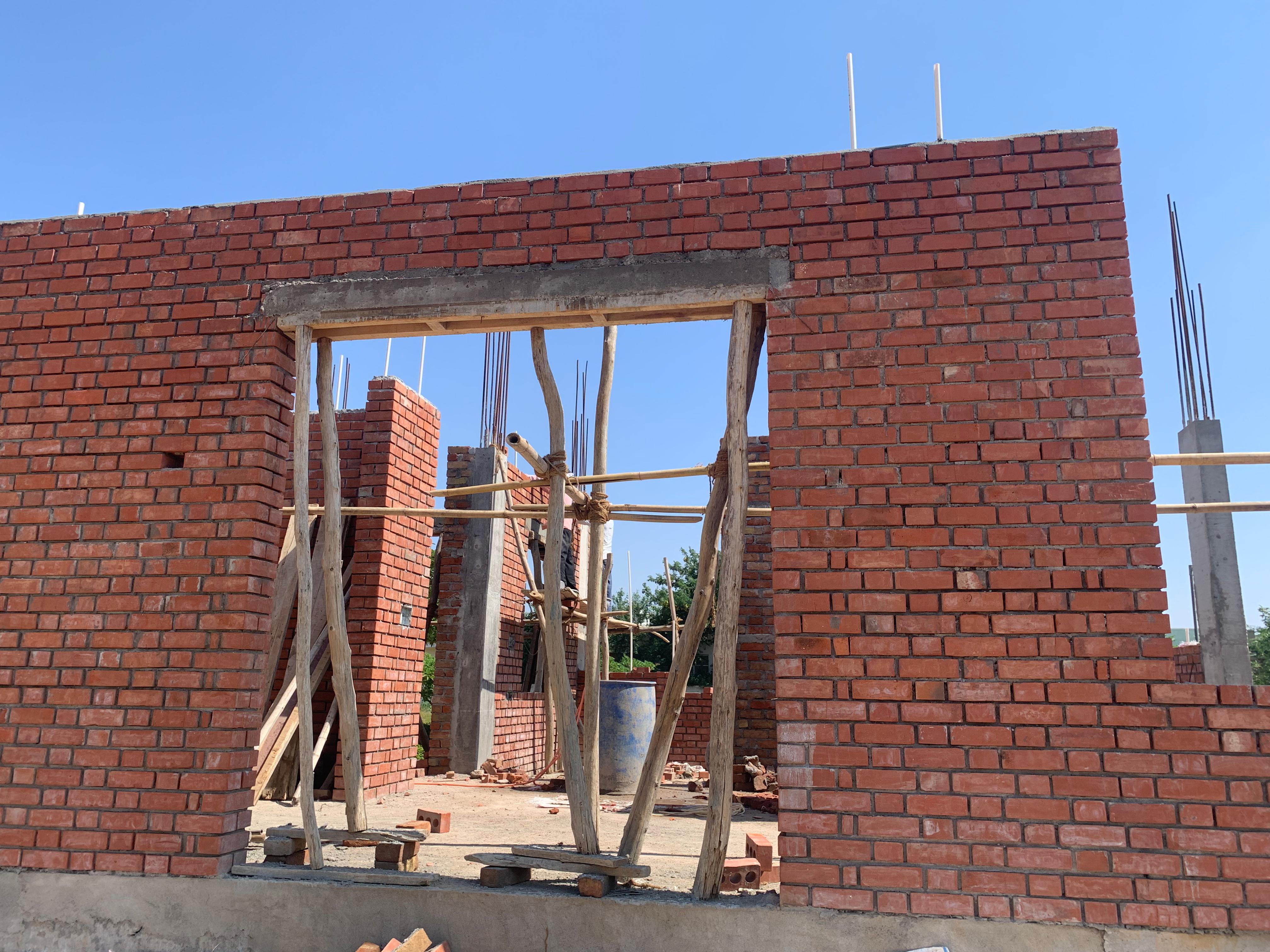 Wire cut brick corner construction — Bricks Street India